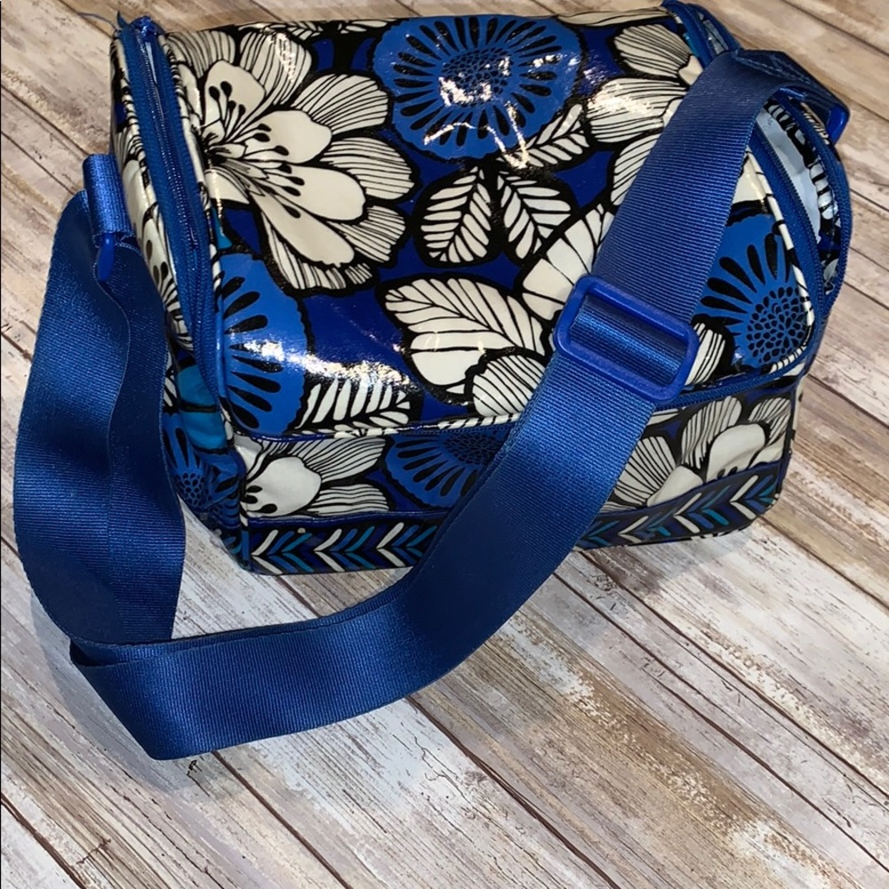 EUC Vera Bradley lunchbox in blue bayou